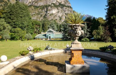 Historisk villa til salgs Griante, Lombardia:  Park