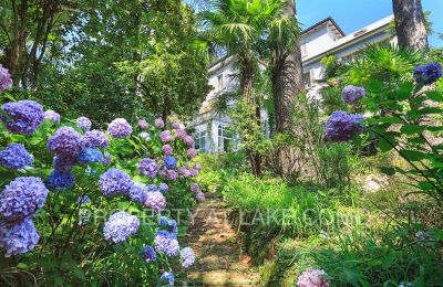 Historische villa te koop Dizzasco, Lombardije:  Tuin