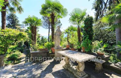 Historisk villa till salu Dizzasco, Lombardiet	:  Trädgård