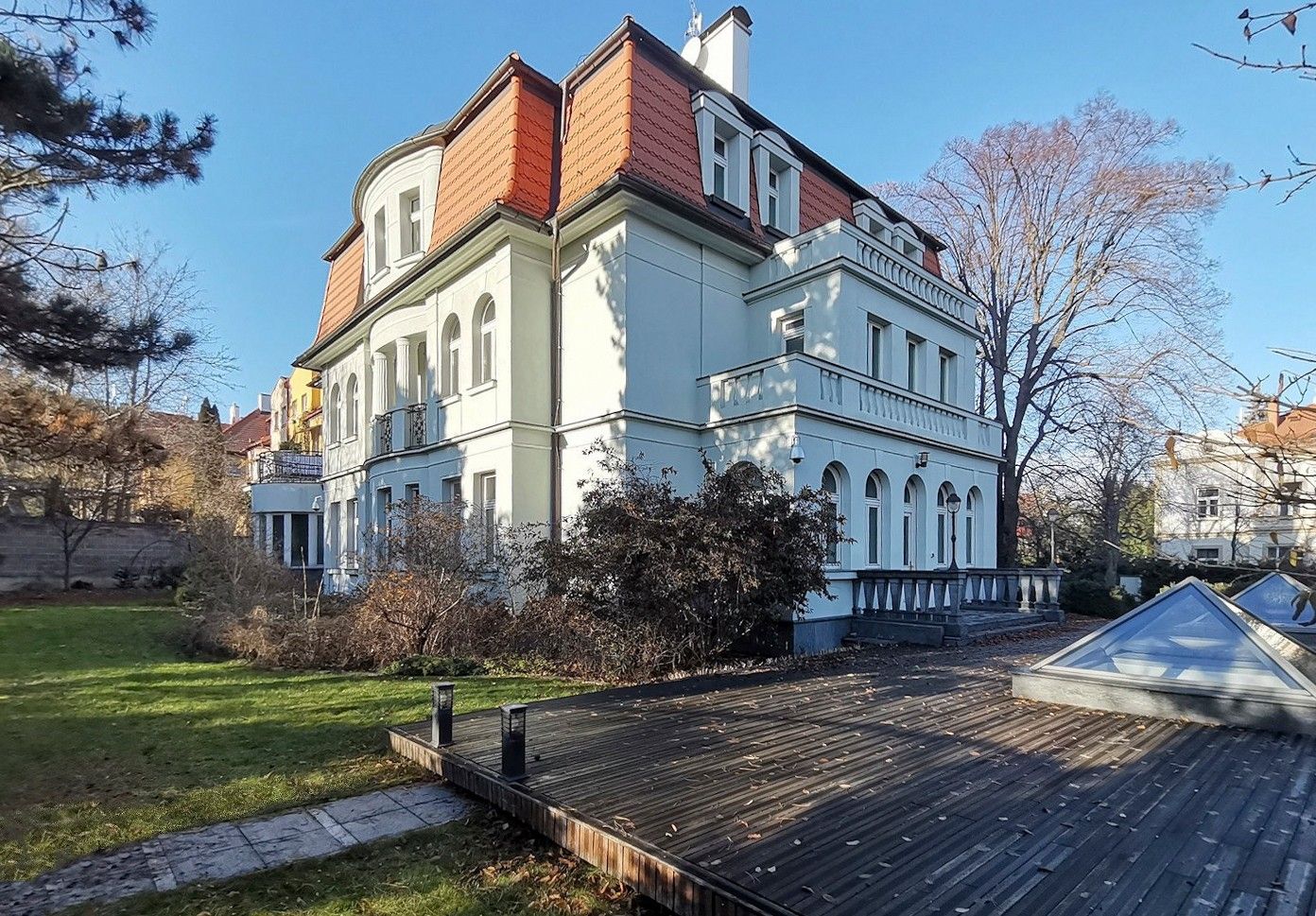 Billeder Historisk luksusvilla i hjertet af Prag Bubeneč
