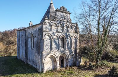 Slott til salgs Saintes, Nouvelle-Aquitaine:  Kapell
