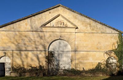 Slott til salgs Saintes, Nouvelle-Aquitaine:  Tilleggsbygning