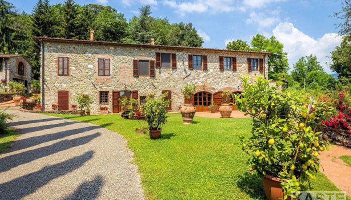 Landhuis te koop Lucca, Toscane,  Italië