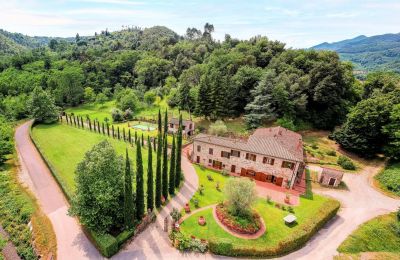 Landsted til salgs Lucca, Toscana:  Drone