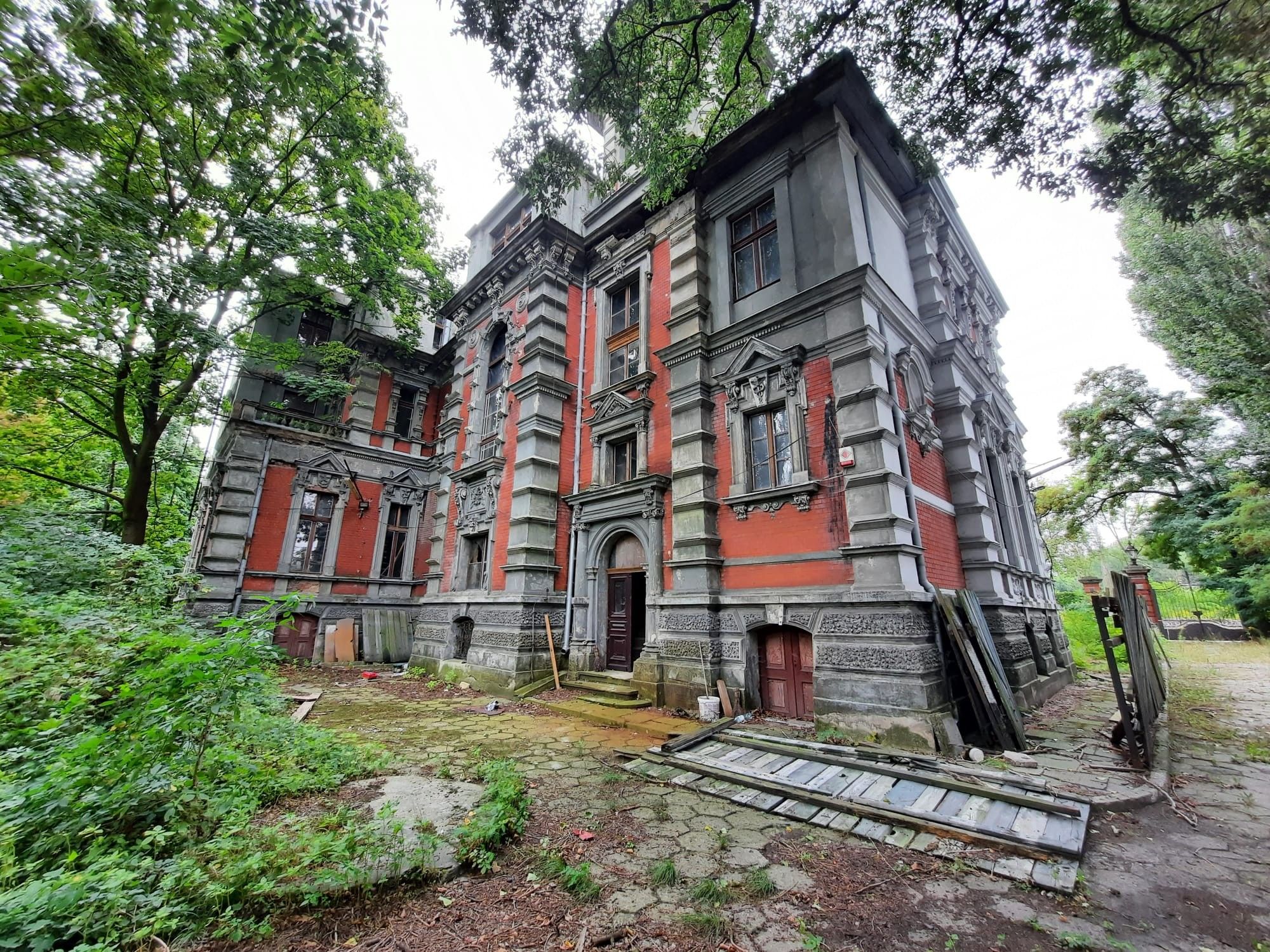 Billeder Pragtfuld neorenæssancevilla i Tomaszów Mazowiecki