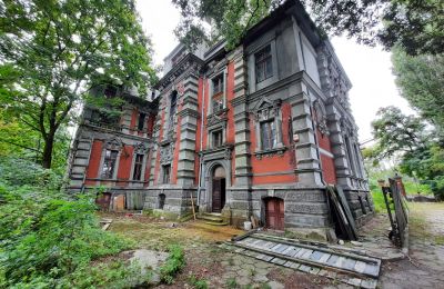 Vastgoed, Prachtige neorenaissance villa in Tomaszów Mazowiecki