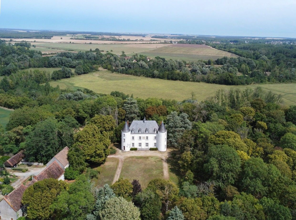 Billeder Elegant lille slot nær Châteauroux, Centre-Loire-dalen