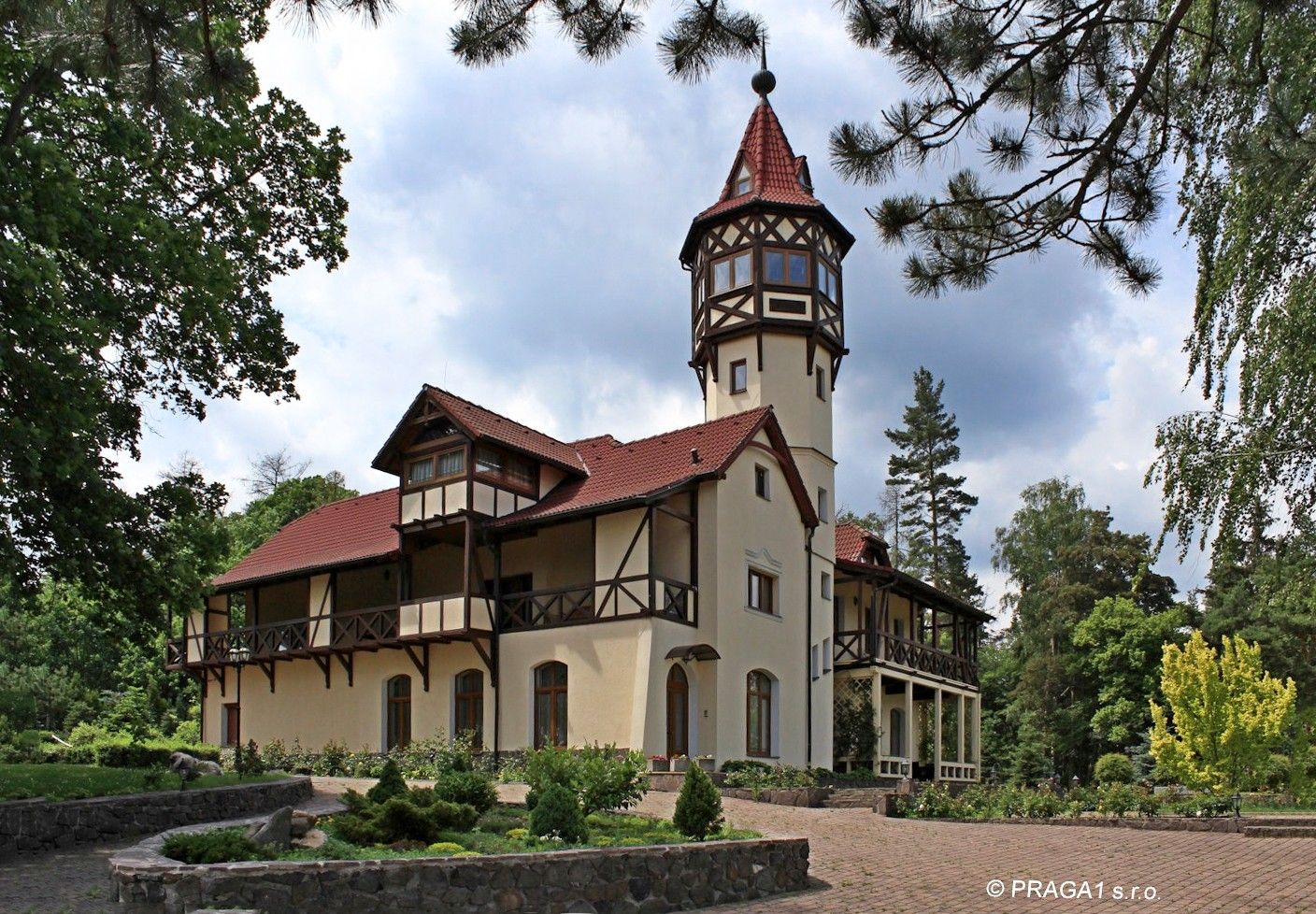 Fotos Villa bei Karlsbad in Alleinlage mit 6 Hektar Land