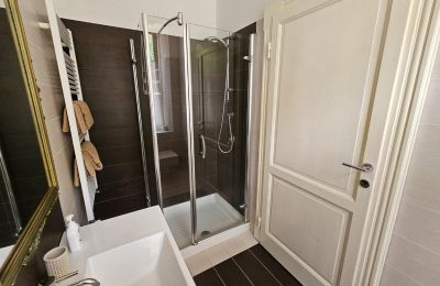Historische Villa kaufen Bee, Piemont:  Badezimmer