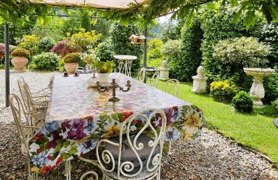 Historisk villa købe Bee, Piemonte:  Terrasse