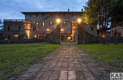 Herrenhaus/Gutshaus kaufen Buonconvento, Toskana:  Zufahrt