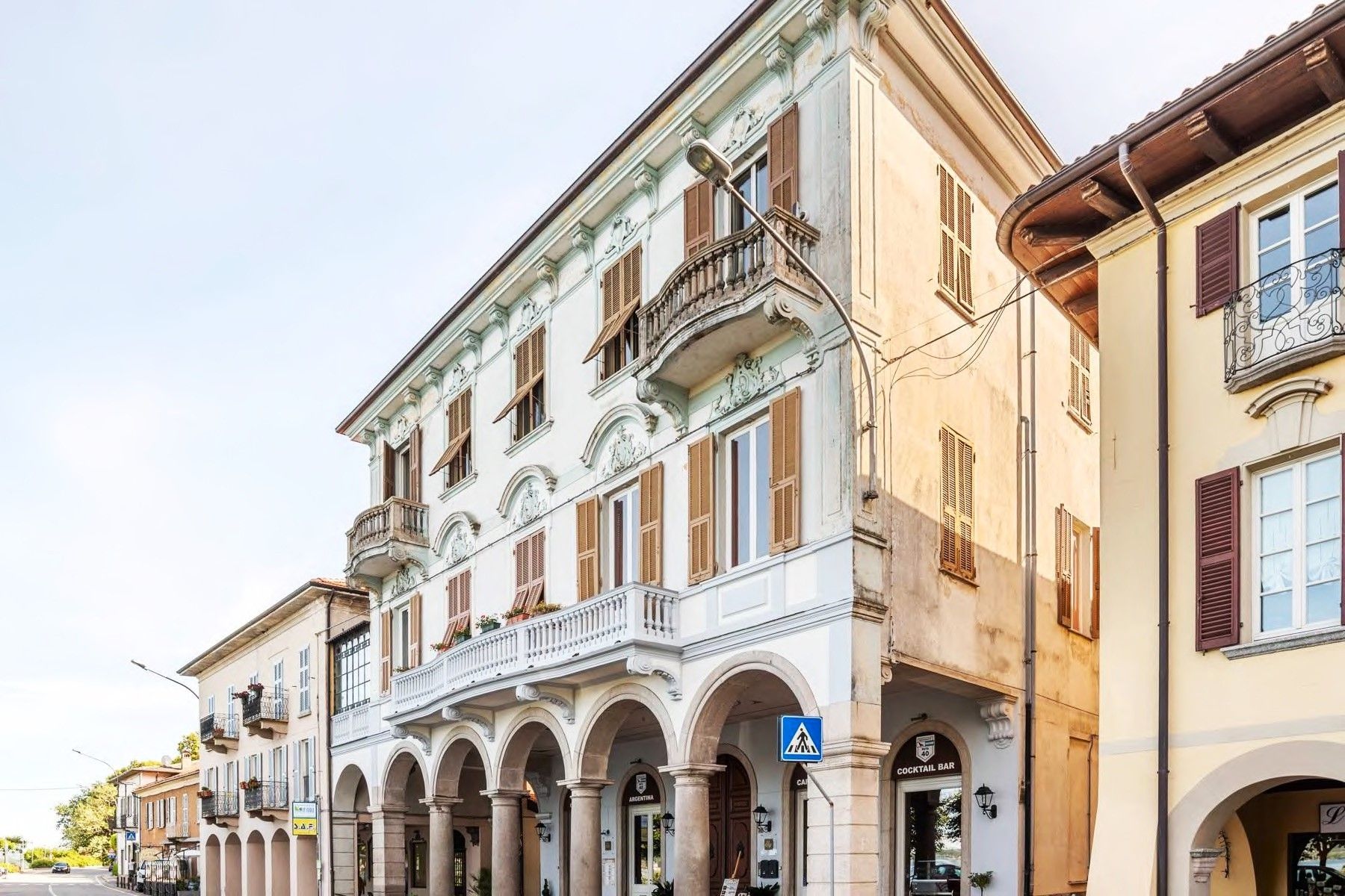 Billeder Eksklusiv lejlighed i palazzo fra 1850 ved søpromenaden i Lesa