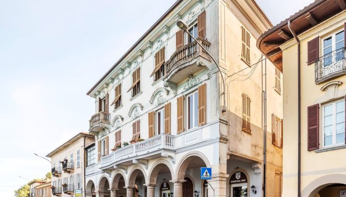 Historisk villa til salg 28040 Lesa, Piemonte,  Italien