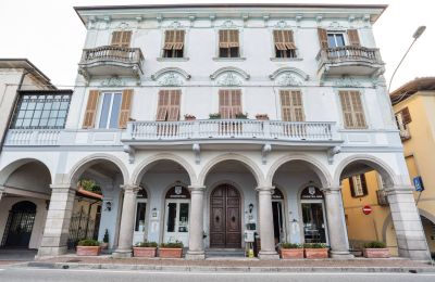 Historische villa te koop 28040 Lesa, Via Portici, Piemonte:  