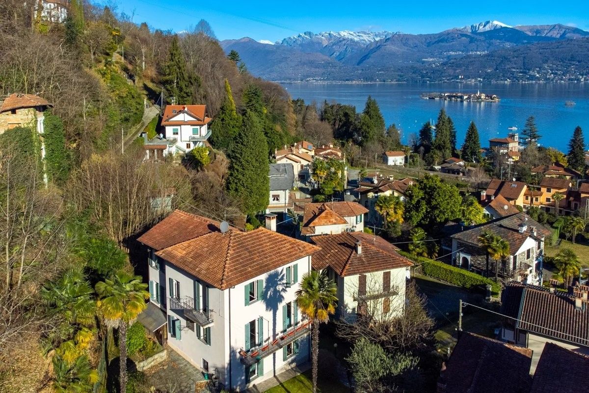 Fotos Bürgerliche Villa in Stresa, Blick auf die Borromäische Inseln
