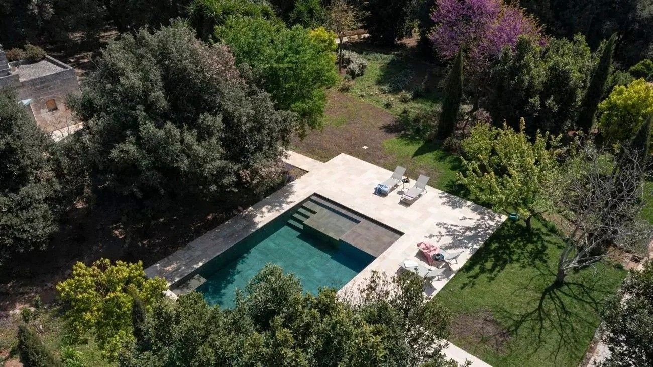 Images Groot elegant paleis in Salento met tuin en zwembad