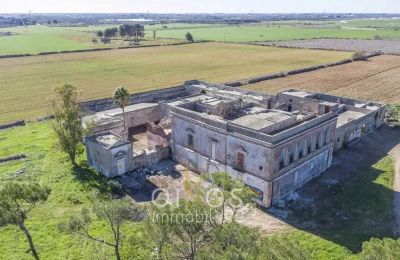 Charakterimmobilien, Historisches 52-Hektar-Anwesen in Apulien als Investitionsobjekt
