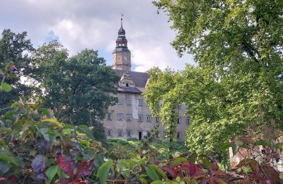 Charakterimmobilien, Zamek w Gorzanowie - Schloss Grafenort in Niederschlesien