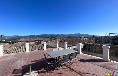 Ejendomme, Historisk hus nær Terni med panoramisk tagterrasse