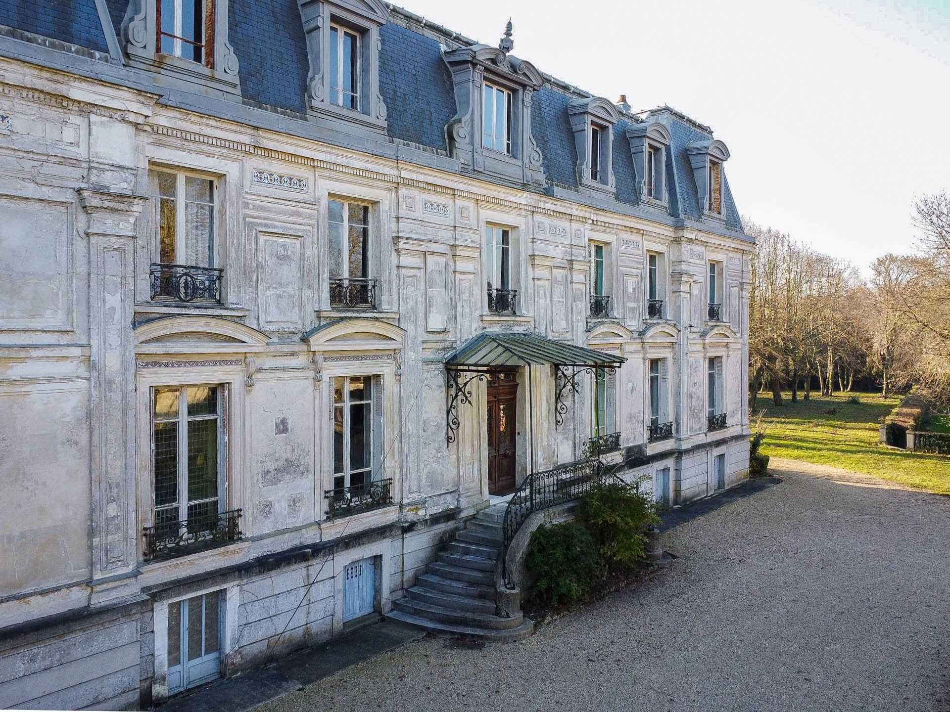 Bilder Nyklassisistisk slott nær Paris, 5 ha park