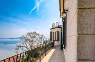 Historisk villa købe Belgirate, Piemonte:  Terrasse