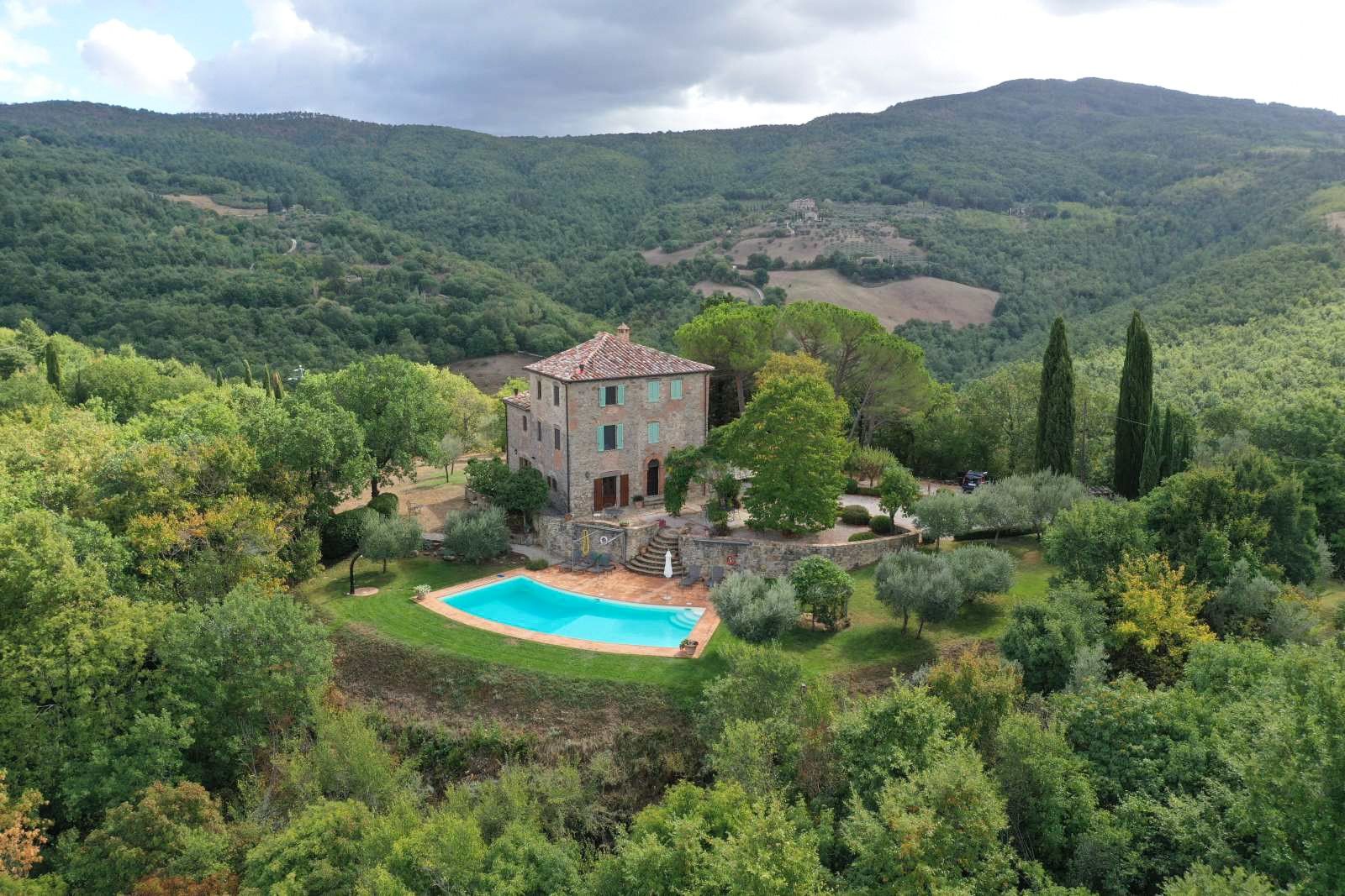 Bilder Smakfullt gårdshus med panoramautsikt i Preggio