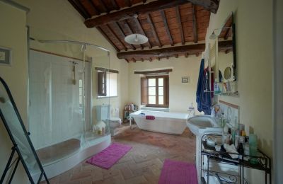 Lantligt hus till salu 06019 Preggio, Umbria:  