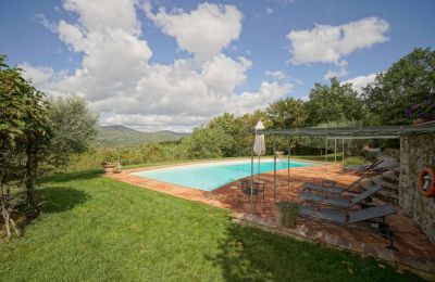 Lantligt hus till salu 06019 Preggio, Umbria:  