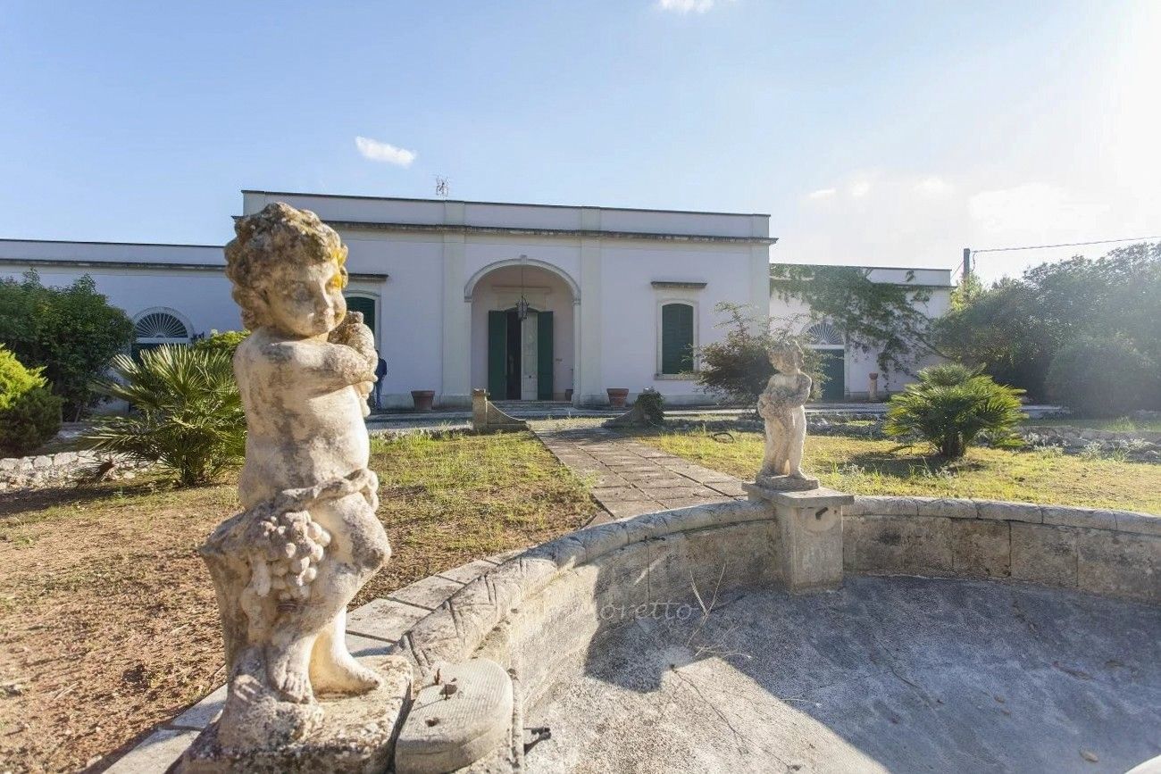Bilder Historisk villa med pool och trädgård nära Lecce