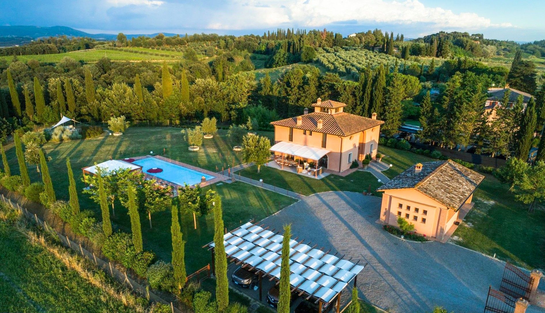 Bilder Förstklassig villa i Toscana med speciell atmosfär och utsikt