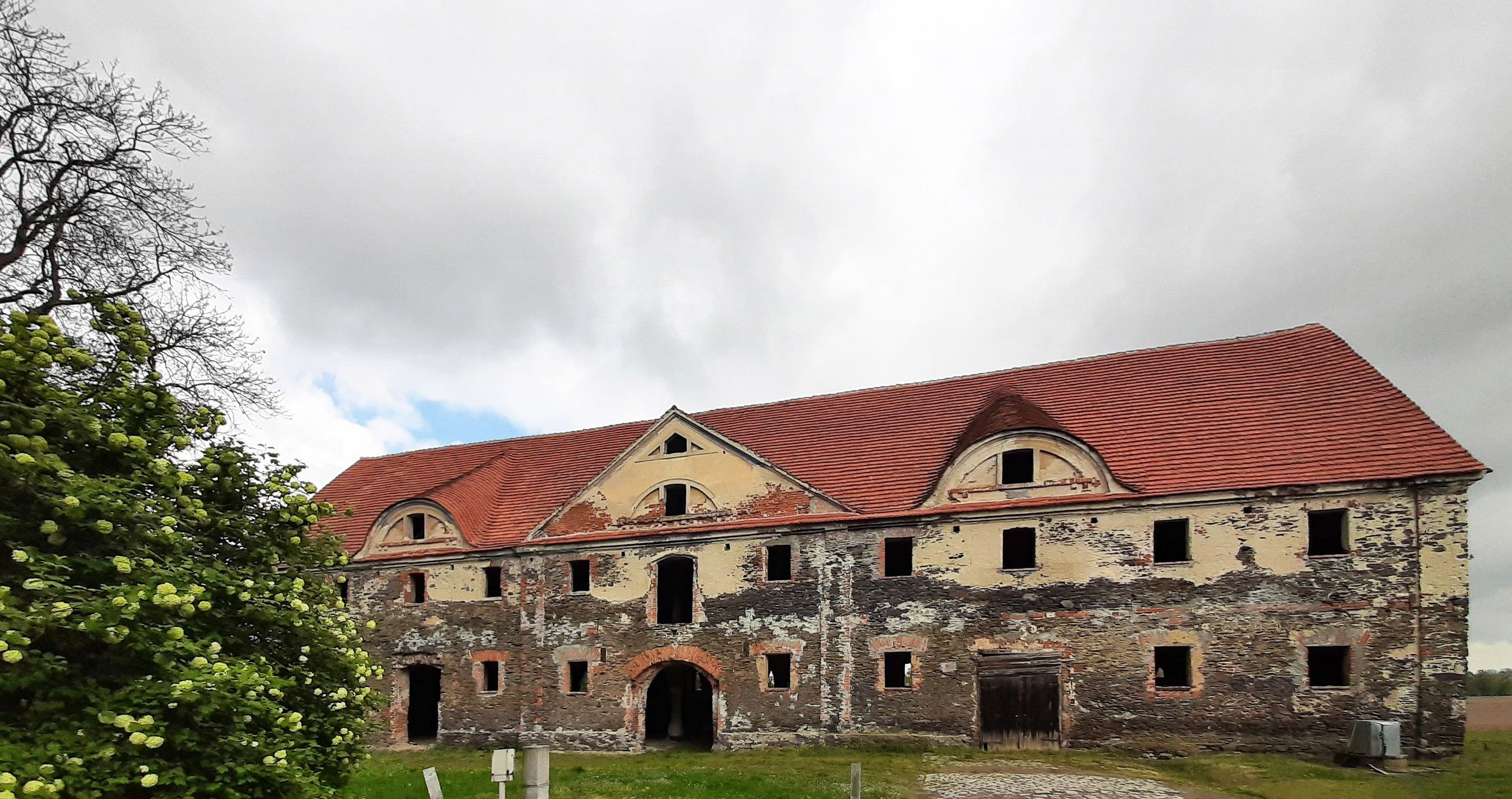 Billeder Imponerende staldbygning på Damianowo-slottet