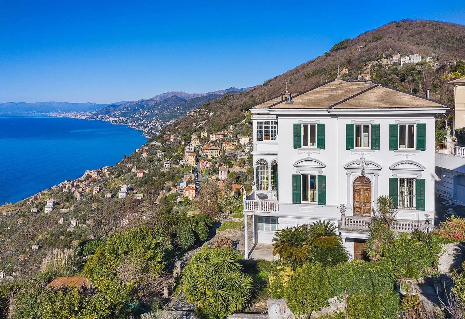 Exklusive historische Villa in Ligurien mit fantastischem Meerblick