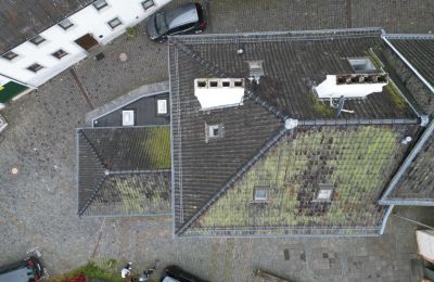 Byhus till salu 53945 Blankenheim, Nordrhein-Westfalen, Ansicht Walmdächer Haupthaus und Anbau