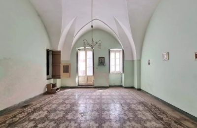 Byhus Oria, Puglia