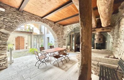 Herrenhaus/Gutshaus kaufen 28824 Oggebbio, Località Rancone, Piemont, Innenhof mit Weinpresse