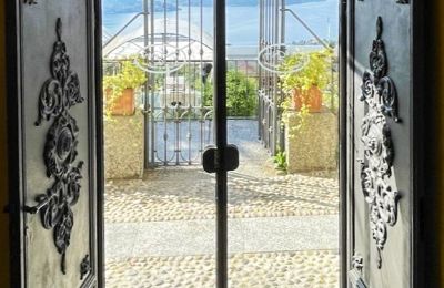 Historische Villa kaufen Bee, Piemont, Eingang