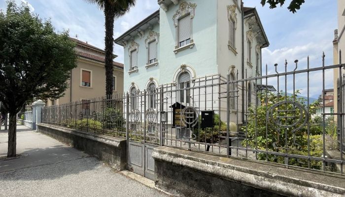 Lägenhet i historisk byggnad till salu Luino, Lombardiet	,  Italien