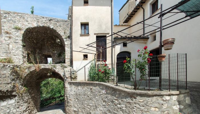 Historisk ejendom til salg 05100 Cesi, Umbria,  Italien