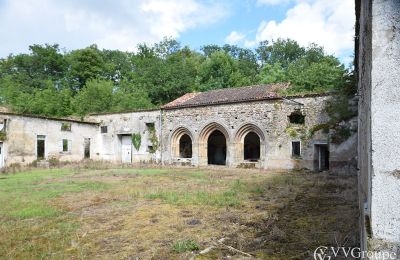 Kloster til salgs Foix, Occitanie, Indre gårdsplass