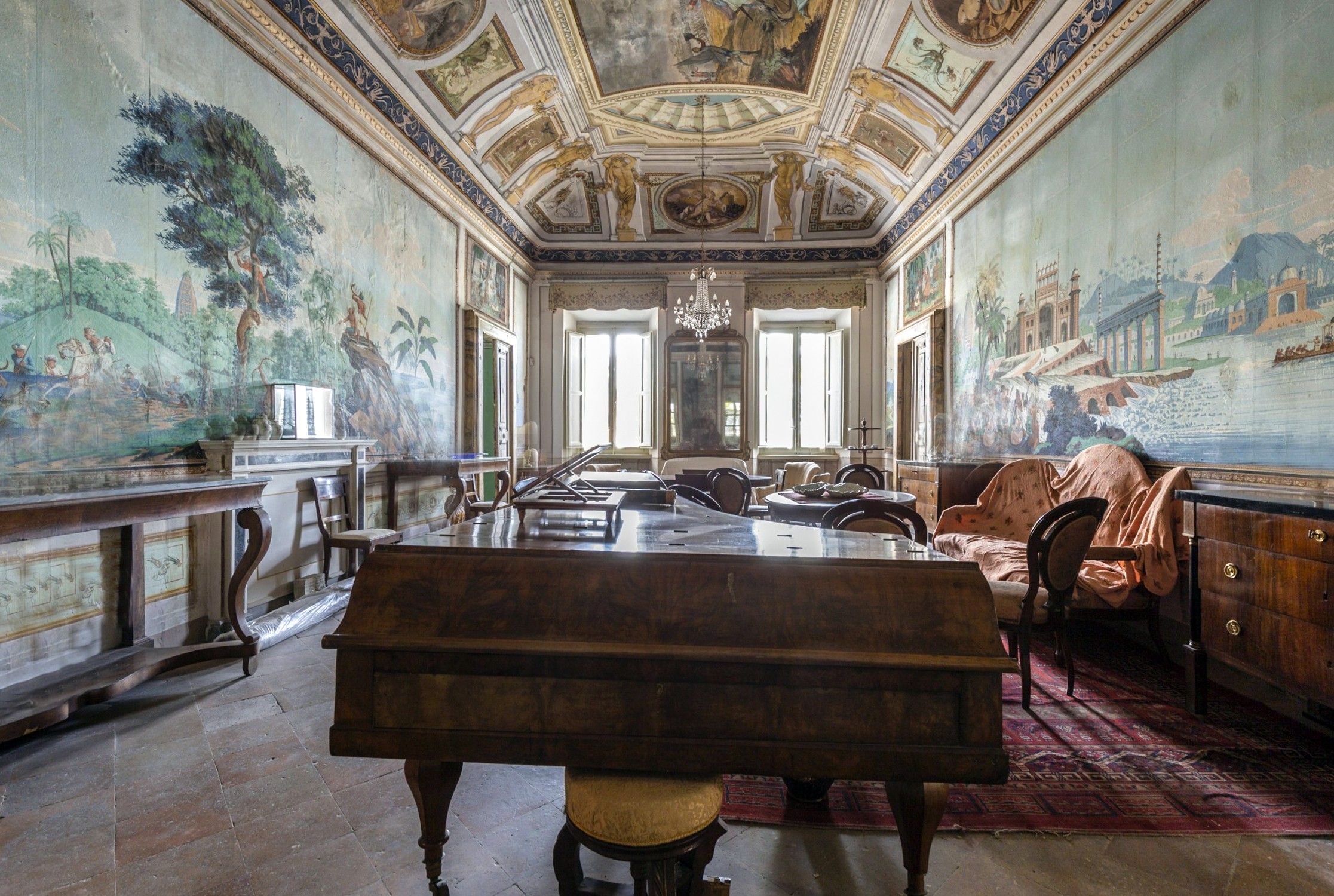 Billeder Italiensk palads med historisk interiør og have, nær Ancona