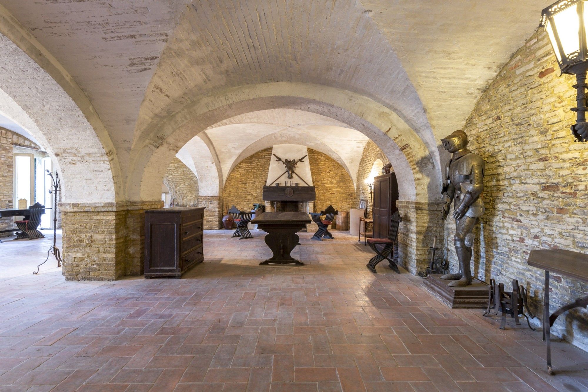 Bilder Italiensk palass med historisk interiør og hage, nær Ancona