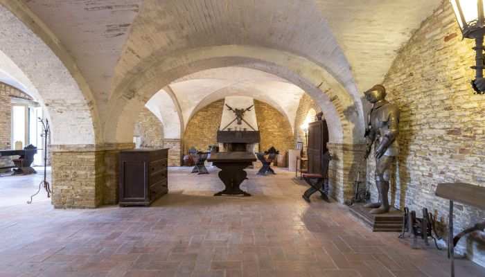 Stadspalats till salu Filottrano, Marche
