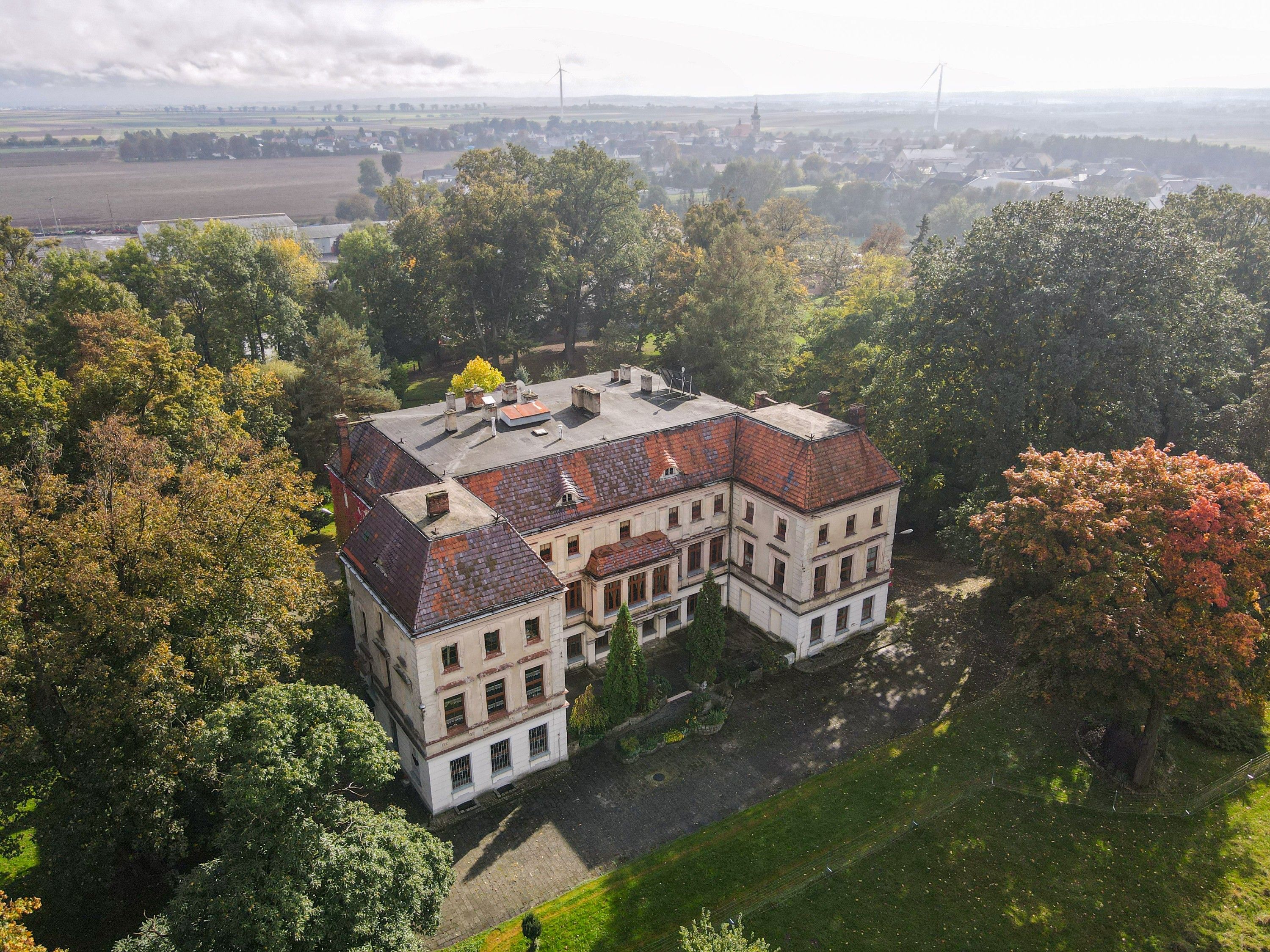 Billeder Klassicistisk neobarok-slot i Schlesien - Pałac w Wojnowicach