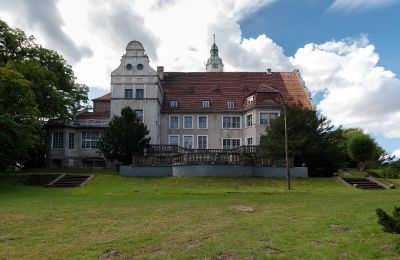 Västra Pommern:  Köpare sökes till slott i Płoty, Bakifrån