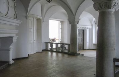 Västra Pommern:  Köpare sökes till slott i Płoty, Ingångshall