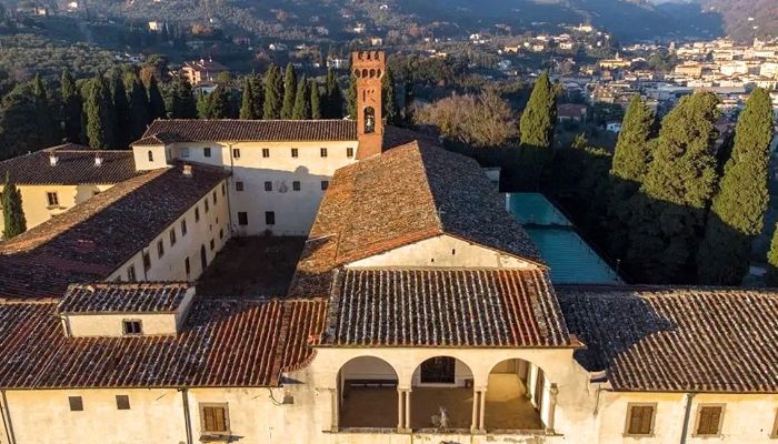 Kloster til salg Pescia, Toscana,  Italien