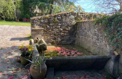 Landhus til salg Melide, Cabazás, Galicien, Lavadero y fuente