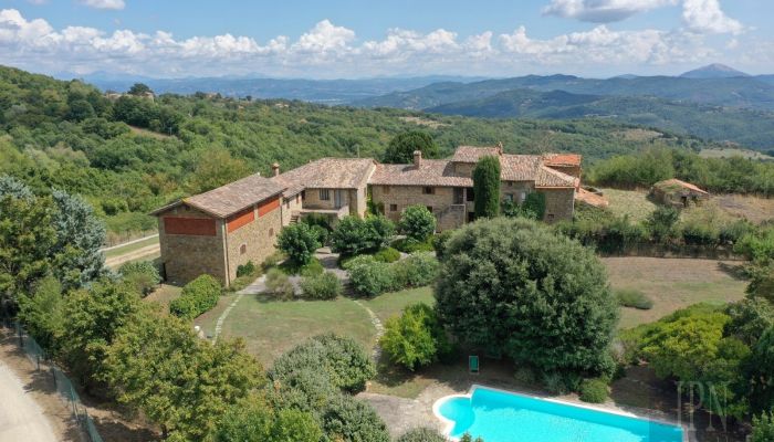 Lantgård till salu Città di Castello, Umbria,  Italien