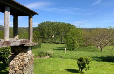 Lantgård till salu Moeche, Sta Cruz de Moeche, Galicien, Fastighetens omgivning