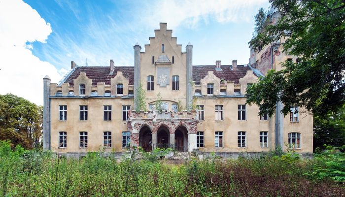 Dobrowo: Ausschreibung Schloss Klein Dubberow April 2026
